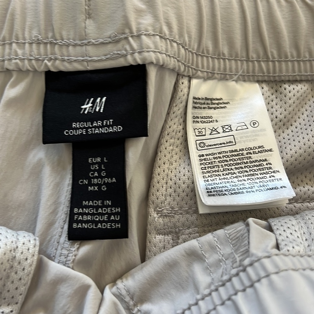 H&M Premium Cargo Shorts - Picture 4 of 4